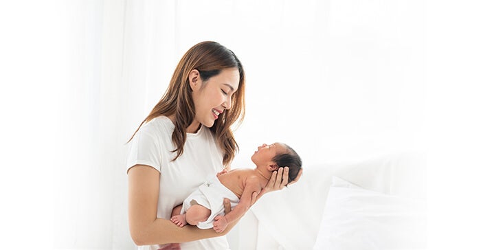 Cara Menggendong Bayi Sesuai Usia